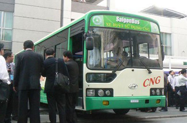 Xe buýt chạy bằng khí CNG tại TPHCM - Ảnh: Văn Nam