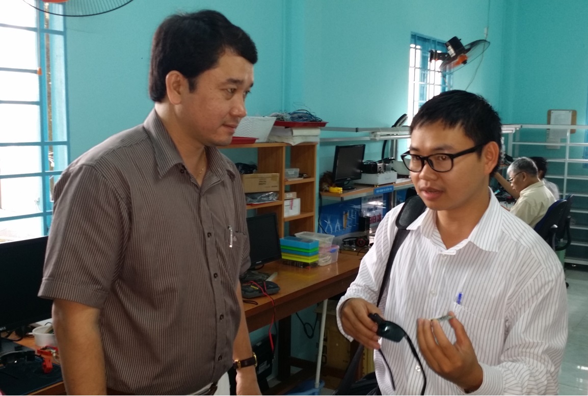 TS. Nguyễn Bá Hải trao đổi với ông Đào Ngọc Chiến, Phó Vụ trưởng Vụ Công nghệ cao