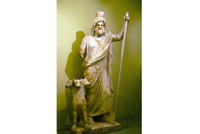 
Biểu tượng của Hades là Cerberus (con chó 3 đầu, đang ngồi cạnh Hades), mũ tàng hình, cây bách, và hoa thủy tiên.
