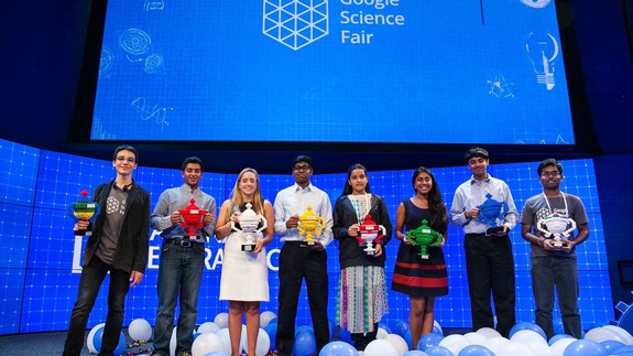 Những thiếu niên giành giải thưởng tại Hội chợ Khoa học Google  năm 2015.