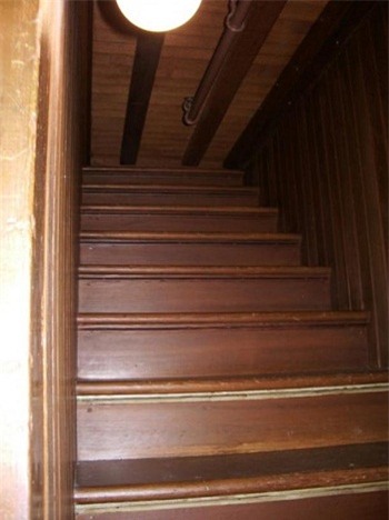 Staircase-Winchester-Mystery-House.jpg