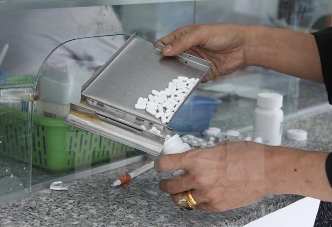 Thuốc ARV được đóng gói để cấp phát cho bệnh nhân tại Trung tâm y tế Cộng đồng quận 8, thành phố Hồ Chí Minh (Ảnh: Phưong Vy/TTXVN) 