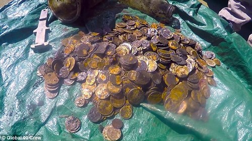 Mới đây các thợ lặn thuộc nhóm 99 Crew Dive Team đã may mắn tìm thấy 868 đồng tiền vàng gần hải cảng Wellington (New Zealand). 