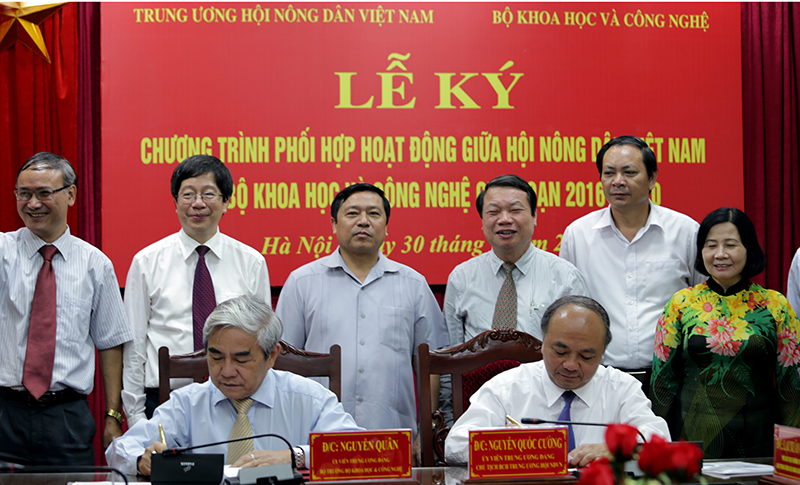 Lễ ký Chương trình phối hợp hoạt động giữa Hội Nông dân Việt Nam và Bộ Khoa học và Công nghệ.