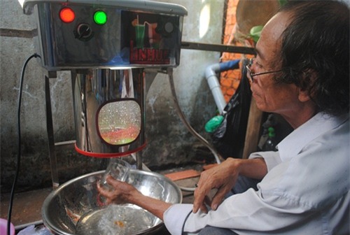 Máy rửa ly đa năng bán tự động của ông Nguyễn Duy Linh