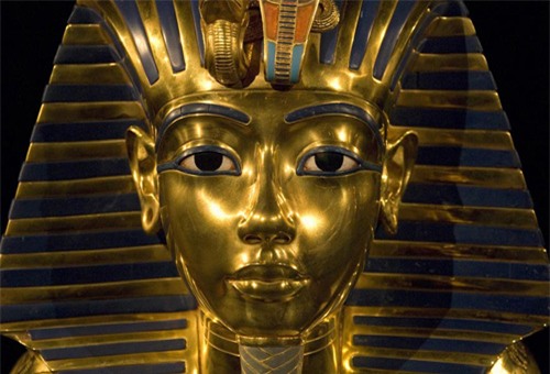 Tutankhamuns-death-mask-3678-1443834596.