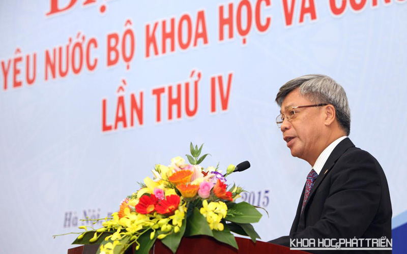 Thứ trưởng Bộ Khoa học và Công nghệ Trần Việt Thanh báo cáo tổng kết công tác thi đua khen thưởng của Bộ Khoa học và Công nghệ giai đoạn 2011 - 2015.