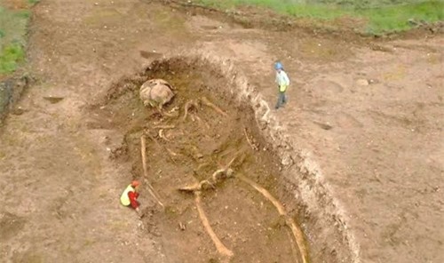 Kinh hãi phát hiện nghĩa trang người ngoài hành tinh ở châu Phi