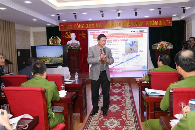 Ông Lưu Hoàng Long - Tổng Giám đốc Viettronics giới thiệu về giải pháp camera giám sát trê nền tảng điện toán đám mây Becloud
