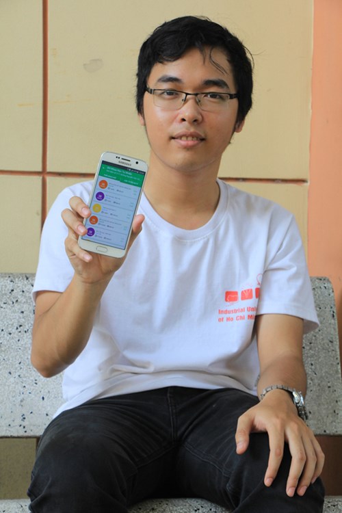 Tác giả Lê Yên Thanh bên ứng dụng Busmap của mình
