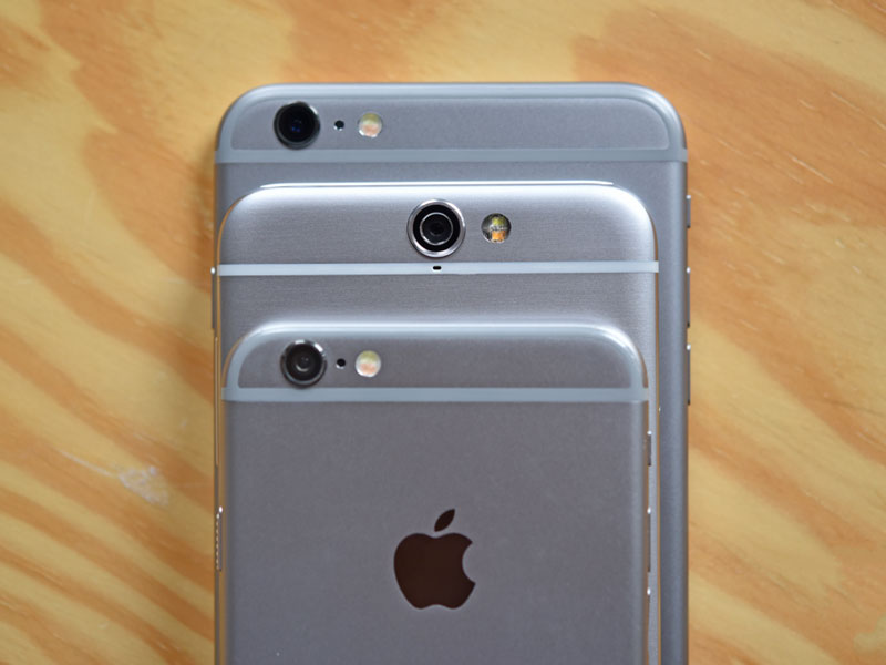 Camera của HTC One A9 (giữa) có tính năng chống rung quang học và hỗ trợ định dạng ảnh RAW.