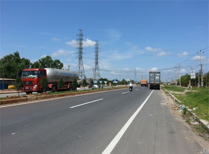 Đường 965 - tuyến huyết mạch nối cụm cảng Cái Mép với quốc lộ 51 đã hoàn thành giúp cho việc lưu thông hàng hóa ngày càng thuận tiện.