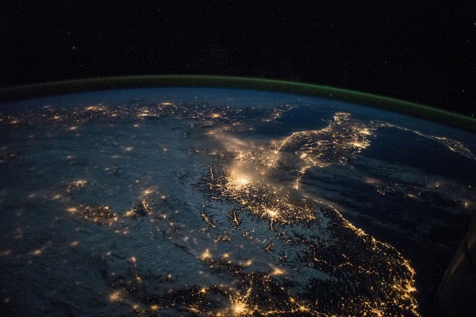 Bức ảnh Trái đất được chụp từ ISS khi bay trên các nước Italia và Tây Ban Nha, đêm 28/3/2015.
