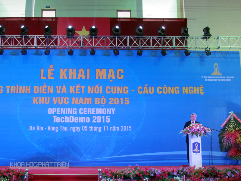 Bộ trưởng Bộ Khoa học và Công nghệ Nguyễn Quân phát biểu khai mạc. Ảnh Kiều Anh