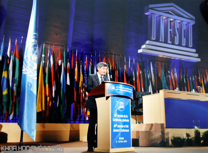 Thứ trưởng Bộ KH&CN Phạm Công Tạc, Trưởng Tiểu ban Khoa học Tự nhiên phát biểu tại Phiên khai mạc kỳ họp Đại hội đồng UNESCO lần thứ 38. Ảnh: Vụ TNXH