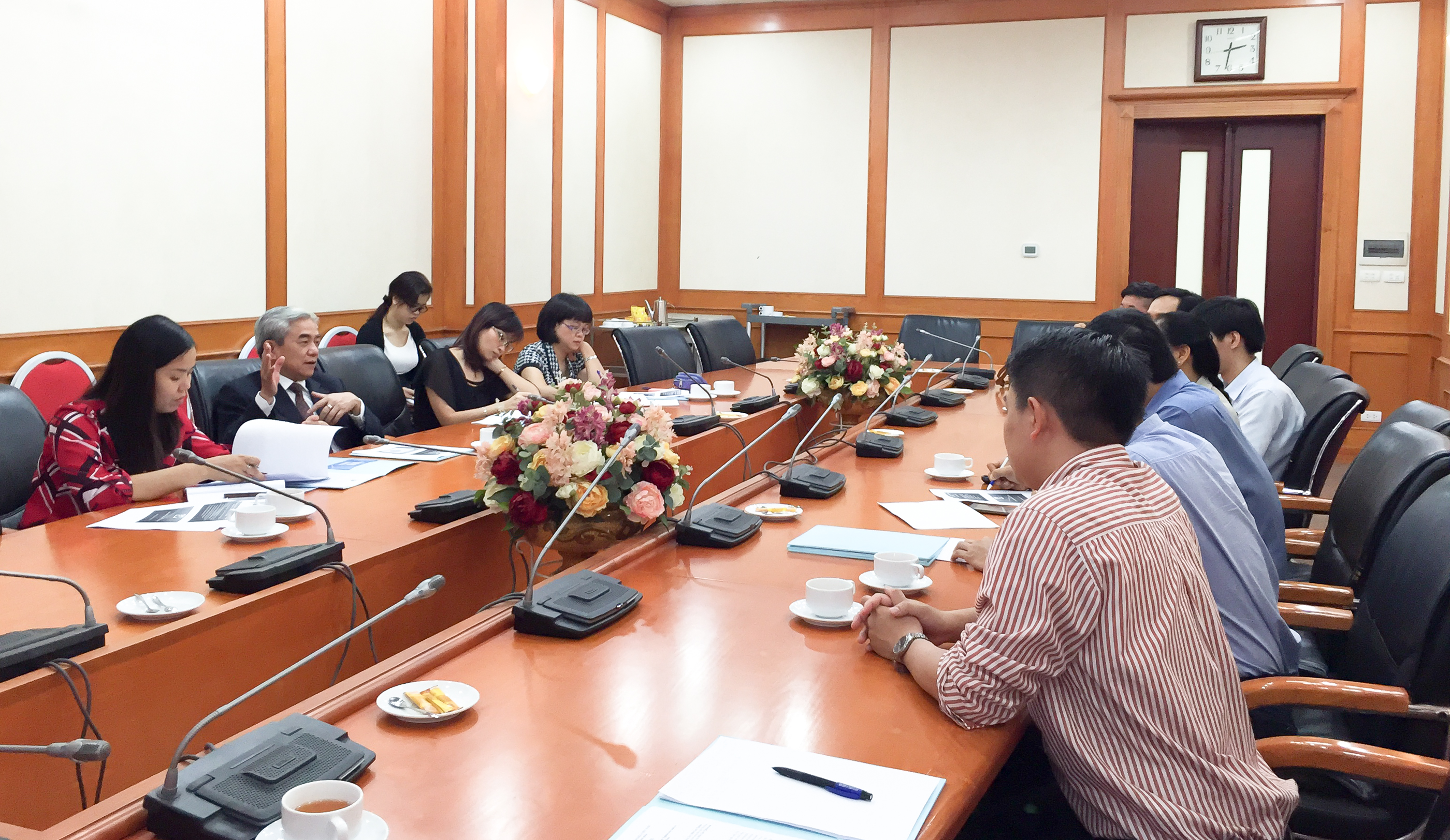 Bộ trưởng Bộ Khoa học và Công nghệ Nguyễn Quân làm việc cùng Hội nghiên cứu sinh và Học giả Quỹ Giáo dục Việt Nam (VFFA) 