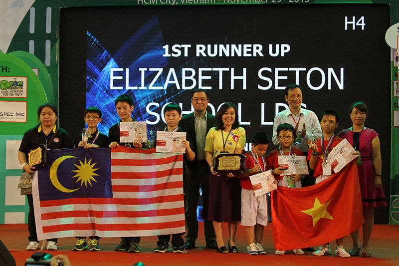 Ngày hội Robothon 2015, đoàn Việt Nam tham gia đã vinh dự mang về 2 giải vô địch hạng sơ cấp và trung cấp.