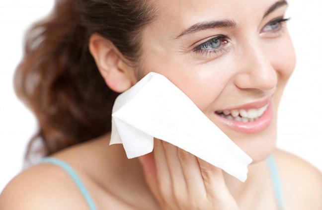 Chà rửa da mặt quá kĩ có thể dẫn đến tổn thương da.