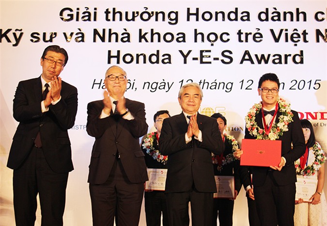 Honda Việt Nam trao tặng Giải thưởng Honda dành cho kỹ sư và nhà khoa học trẻ Việt Nam năm 2015.