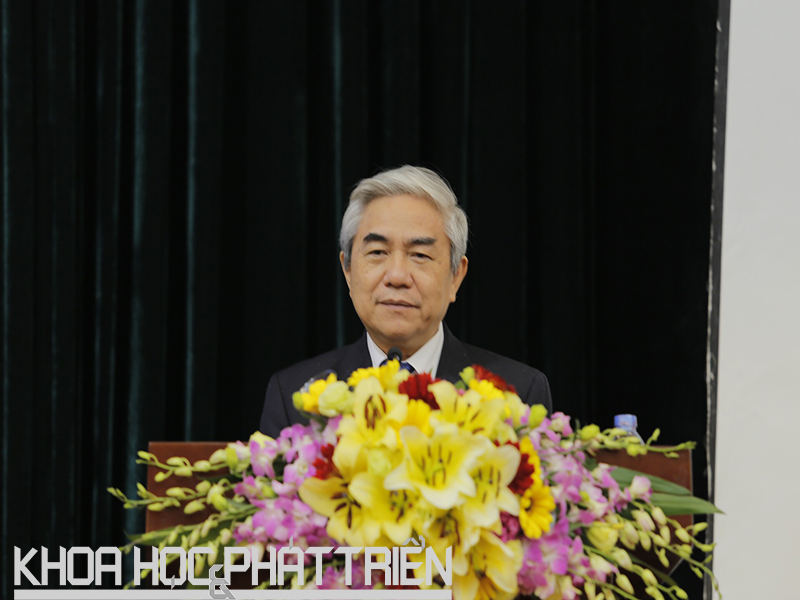 Bộ trưởng Bộ Khoa học và Công nghệ Nguyễn Quân báo cáo với Phó Thủ tướng về một số kết quả đã đạt được trong 5 năm thực hiện Chiến lược. Ảnh: Loan Lê.