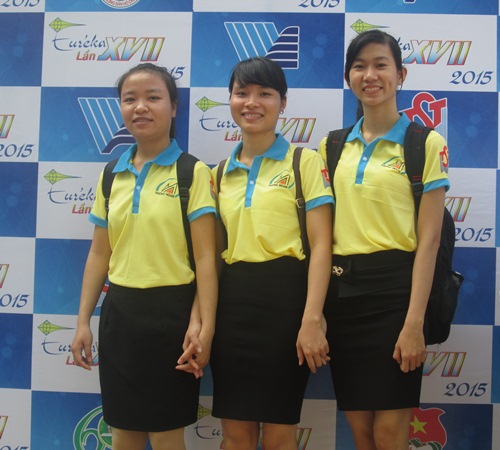 Ba nữ SV ĐH công nghiệp TP.HCM (từ trái sang) Trần Thị Mơ, Thân Thị Mai, Ngô Thị Thu Thảo. Ảnh: Nhân vật cung cấp.