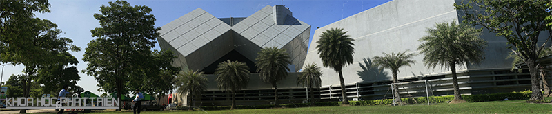 Toàn cảnh Bảo tàng Khoa học với kiến trúc hai khối rubic. Ảnh: Long Vân