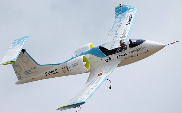 Máy bay E-fan có động cơ chạy bằng điện.