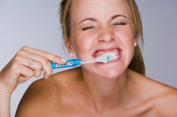 Đánh răng 2 lần/ngày giúp phòng ngừa các bệnh về răng miệng.