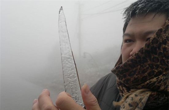 Lạng Sơn: Nhiệt độ xuống thấp, băng tuyết phủ trắng Mẫu Sơn