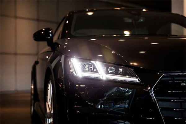 Đèn pha LED là công nghệ mới và được trang bị ngày càng rộng rãi trên các mẫu xe ô tô ngày nay 