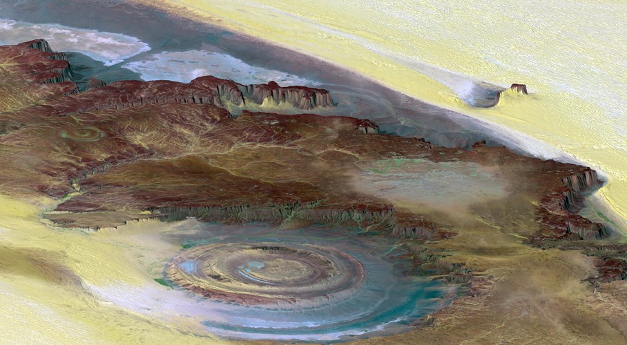  Vòng xoáy Richat còn được biết đến với tên gọi Con mắt Sahara nằm ở Mauritania có đường kính dài 49 km và có thể nhìn thấy từ vũ trụ. Một số chuyên gia cho hay vòng xoáy Richat được hình thành do núi lửa hoạt động và thiên thạch rơi. Số khác suy đoán kiến trúc này là kết quả của sự ăn mòn kết cấu đá tạo thành vòng xoáy. Tuy nhiên, các chuyên gia chưa thể giải thích vì sao những vòng xoáy đó lại đồng tâm và hoàn hảo một cách kỳ lạ như vậy.