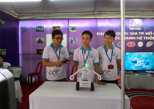 Robot “quản gia” của ba chàng sinh viên CNTT - 1