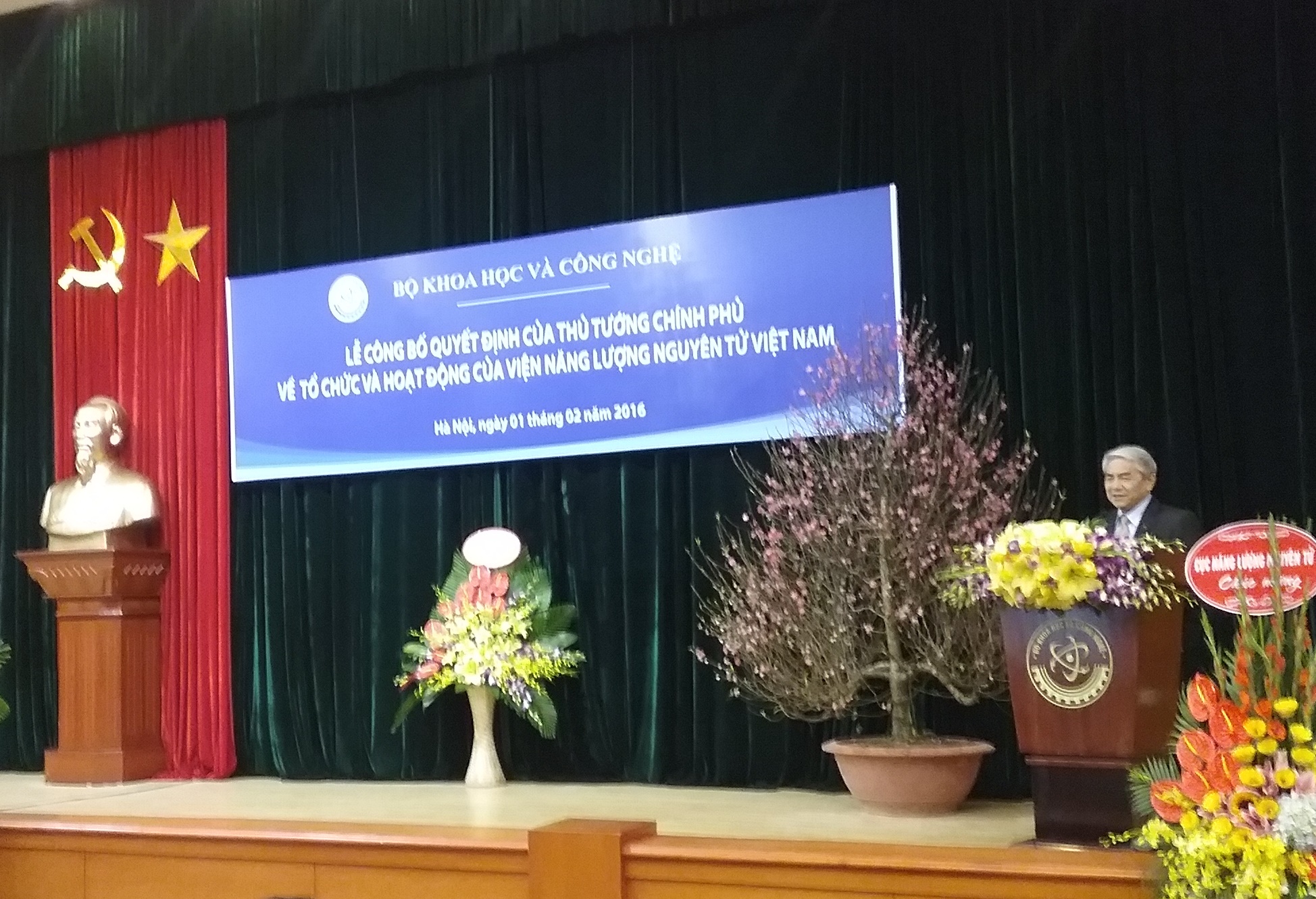 Bộ trưởng Nguyễn Quân chúc cán bộ, công chức, viên chức ngành hạt nhân đóng góp ngày càng nhiều vào việc xây dựng tiềm lực hạt  nhân của Việt Nam. Bài, ảnh: Nguyễn Hoàng