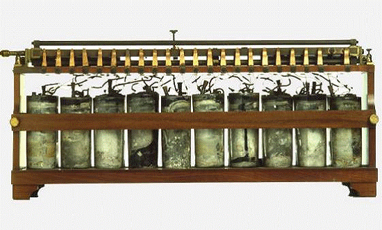 Miêu tả cục pin đầu tiên có khả năng sạc do Gaston Planté sáng chế vào năm 1860