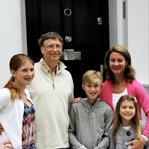 Ba con của Bill Gates đều học tại trường tư thục danh giá nhất Seattle. Ảnh:Billgatesandfriends.com.