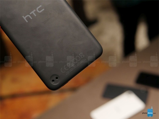 Ảnh bộ đôi smartphone giá rẻ màn hình 5 inch của HTC