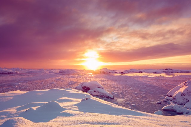 Những tàn tích của khởi nguồn Hệ Mặt trờicó thể ẩn ngay dưới bề mặt băng Nam Cực. Ảnh:Volodymyr Goinyk/ Shutterstock