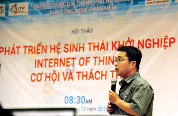 Phạm Hoàng Anh Trường, Đại học Bách Khoa, trình bày "Ứng dụng IOT trong giám sát chất lượng nước hồ nuôi tôm".