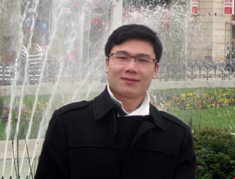 TS Nguyễn Đức Khương, hiện là GS tài chính, Phó Giám đốc hợp tác khoa học quốc tế và nghiên cứu, Trưởng khoa Kinh tế - Tài chính tại Học viện quản lý và quản trị kinh doanh Paris (IPAG Business School), Pháp.