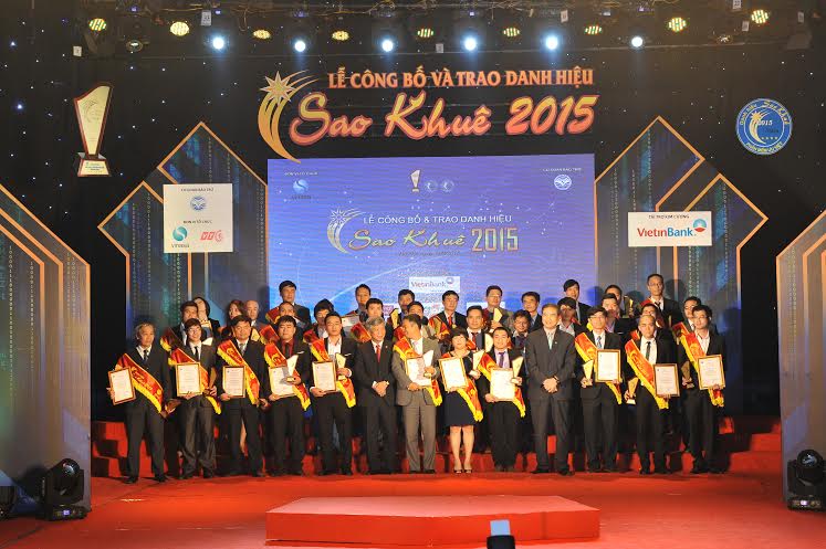 Hình ảnh tại lễ trao giải Sao Khuê năm 2015.