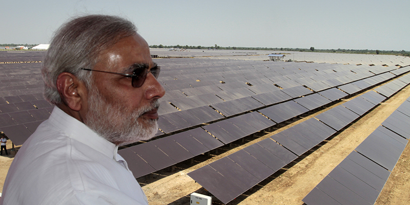 Thủ tướng Ấn Độ N. Moditại sân bay quốc tế Kochi - sân bay đầu tiên trên thế giới hoàn toàn sử dụng năng lượng mặt trời. Ảnh: Huffingtonpost