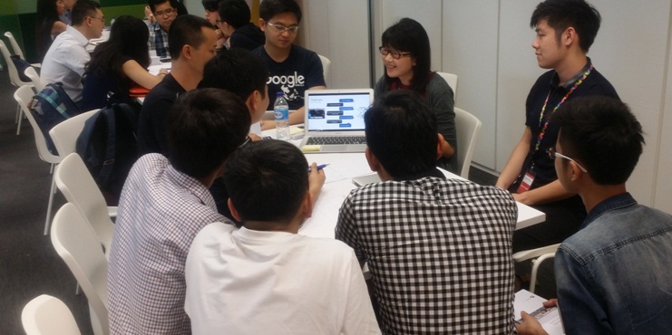  Các thành viên trong team Việt Nam cùng các chuyên gia Google bàn luận về chủ đề: User acquisition trong khuôn khổ ngày thứ 2 của sự kiện.