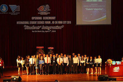 Diễn đàn khoa học sinh viên quốc tế TP.HCM 2016 thu hút được hơn 100 sinh viên đến từ các nước ASEAN và châu Á
