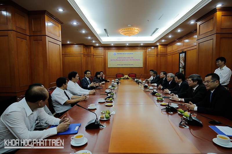 Buổi bàn giao có tham gia của Phó Thủ tướng Vũ Đức Đam, đại diện Ban tổ chức Trung ương, văn phòng Chính phủ, Bộ Nội vụ, các lãnh đạo Bộ KH&CN.