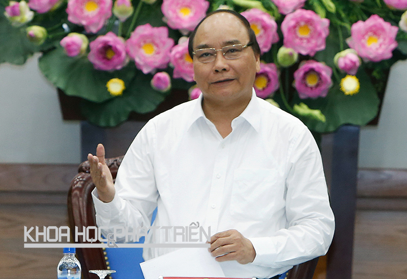 Thủ tướng Nguyễn Xuân Phúc phát biểu tại cuộc họp về biến đổi khí hậu sáng 19/4. Ảnh: TTXVN