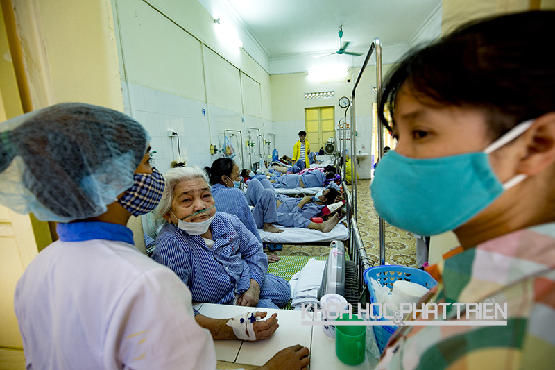 Bệnh nhân điều trị tại Bệnh viện Phổi Trung ương (ảnh chụp ngày 19/4). 