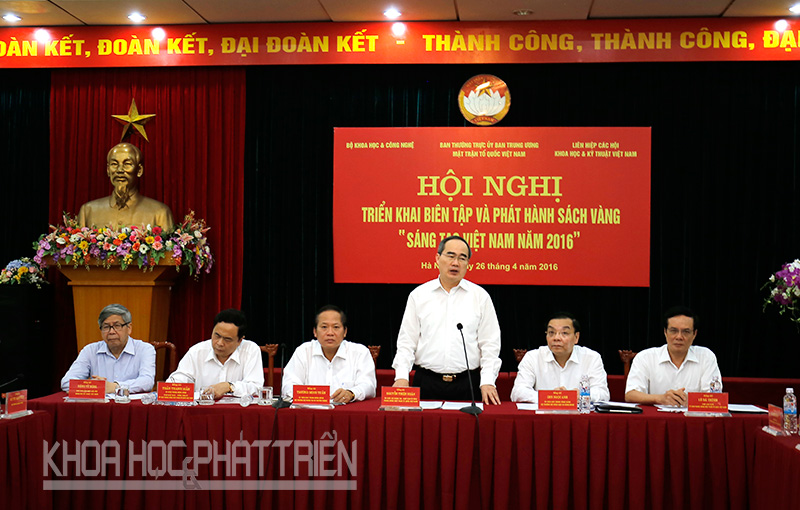 Đồng chí Nguyễn Thiện Nhân, Uỷ viên Bộ Chính trị, Chủ tịch Uỷ ban Mặt trận Tổ Quốc Việt Nam phát biểu tại hội nghị.