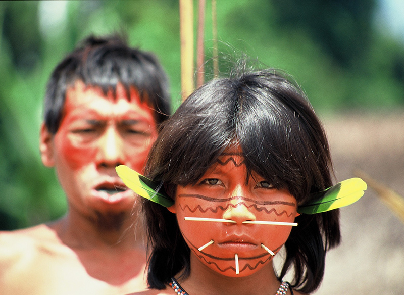 Một trẻ em thuộc tộc người da đỏ Yanomami tại vùng Amazon. Ảnh: Lifeforaforest