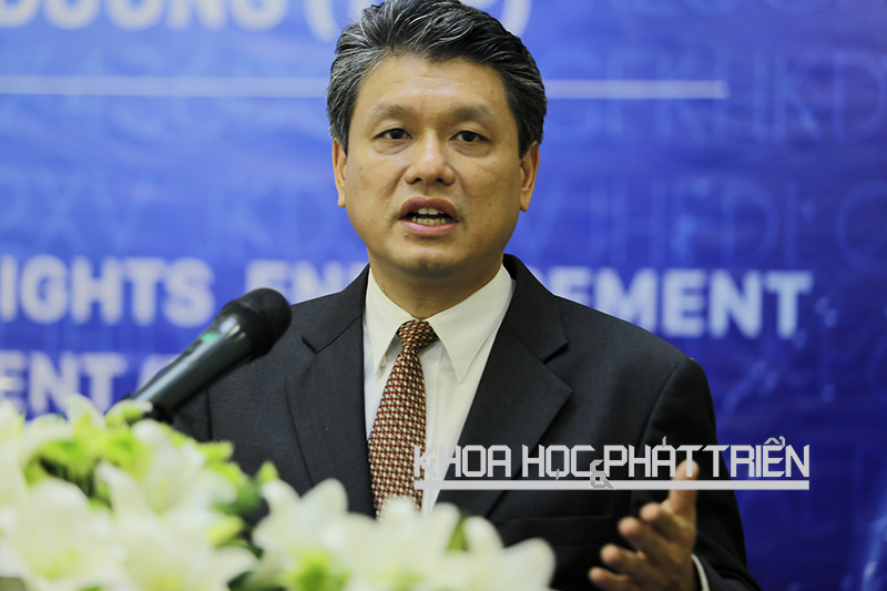 Ông Roland Chan phát biểu tại tọa đàm về thực thi quyền SHTT trong TTP, tổ chức ngày 20/4 tại Hà Nội. Ảnh: Phượng Hằng