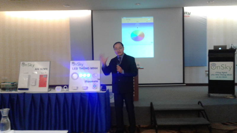 Ông Nguyễn Hùng - Công ty OnSky giới thiệu về công nghệ cho Smart Home và an ninh
